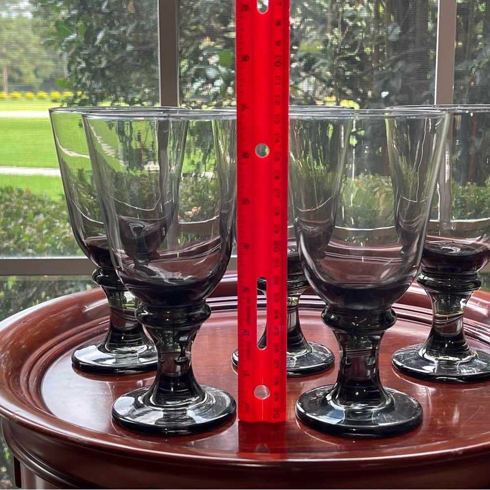 Vintage Libbey’s Gray Wine Goblets, Vintage Smoke Colored Wine Glass, Set of 5 - Picture 4 of 6